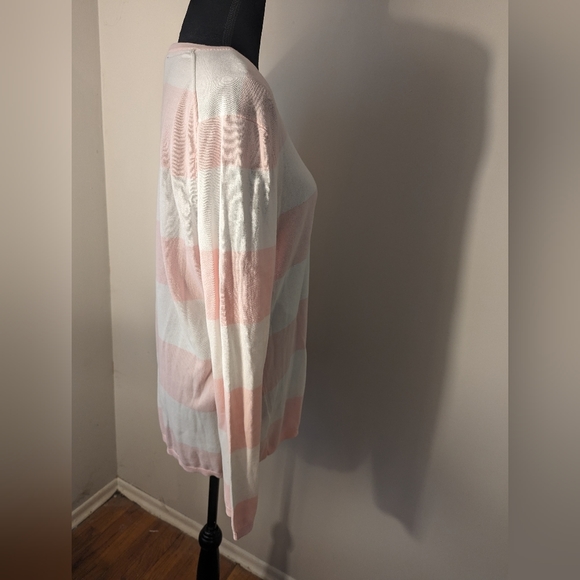 NWT Tommy Hilfiger v-neck sweater - Picture 4 of 6